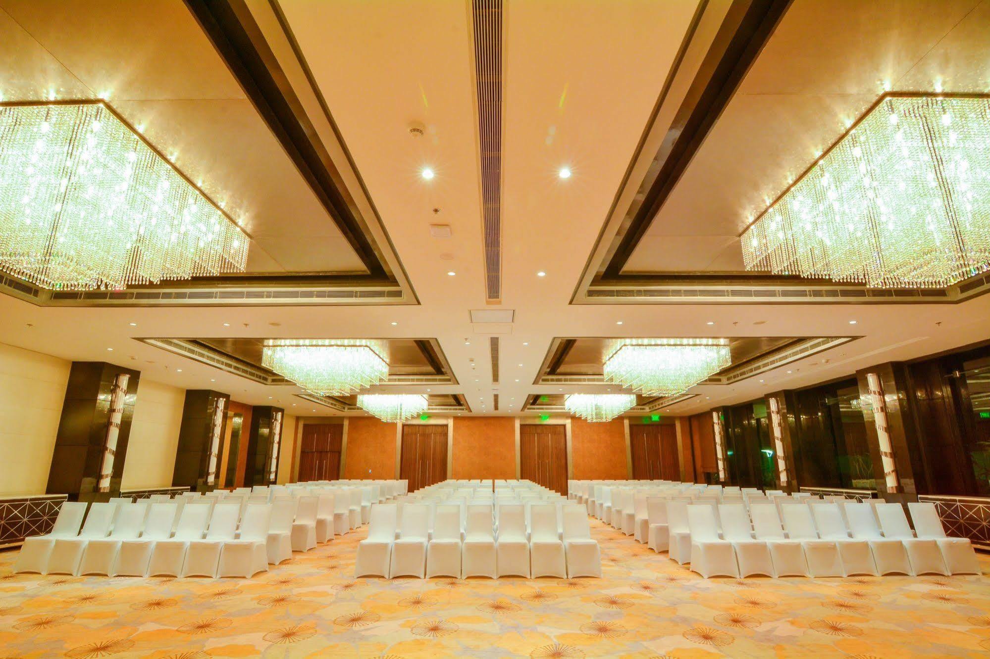 Courtyard By Marriott Bilaspur Eksteriør billede