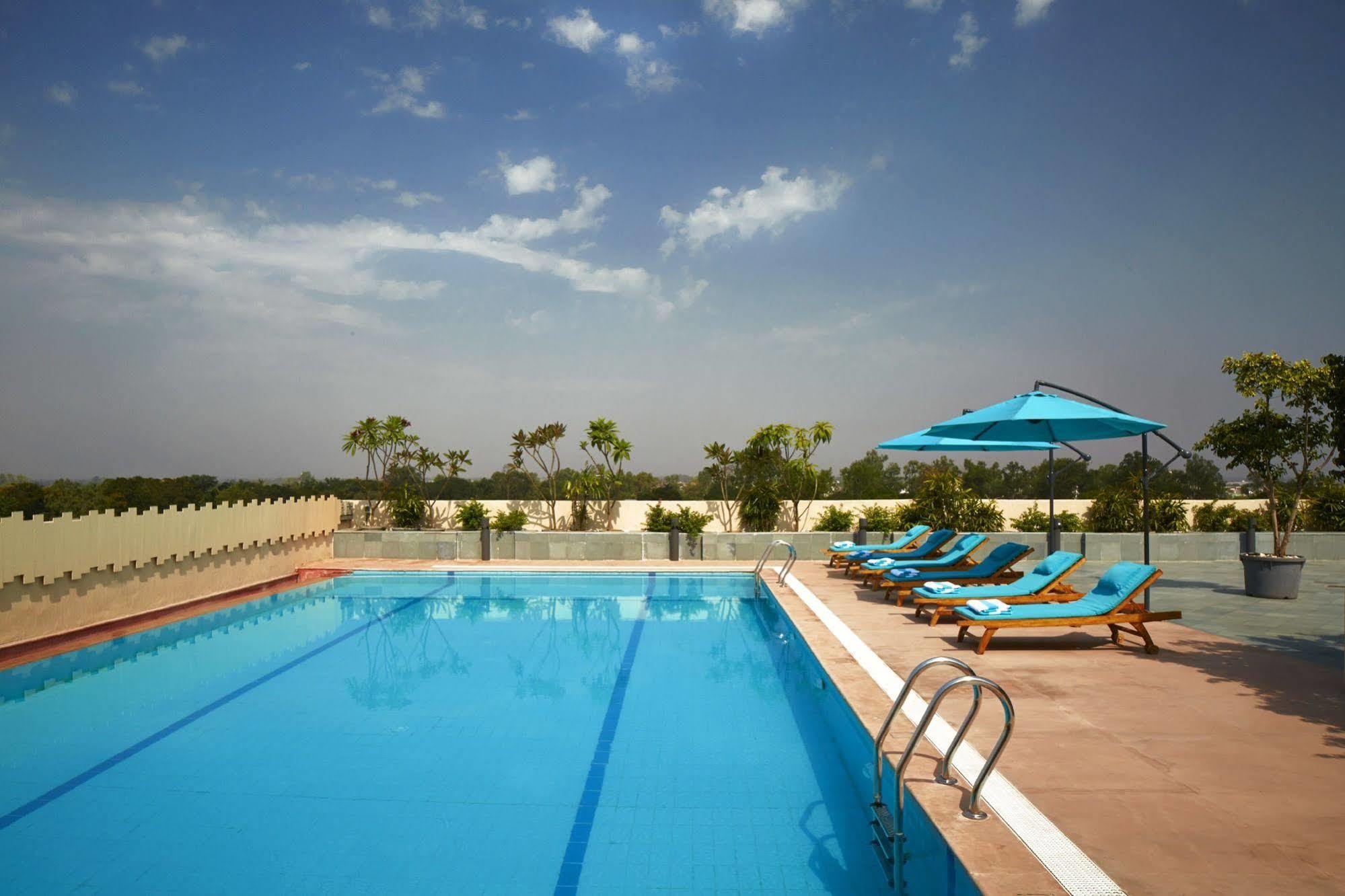 Courtyard By Marriott Bilaspur Eksteriør billede